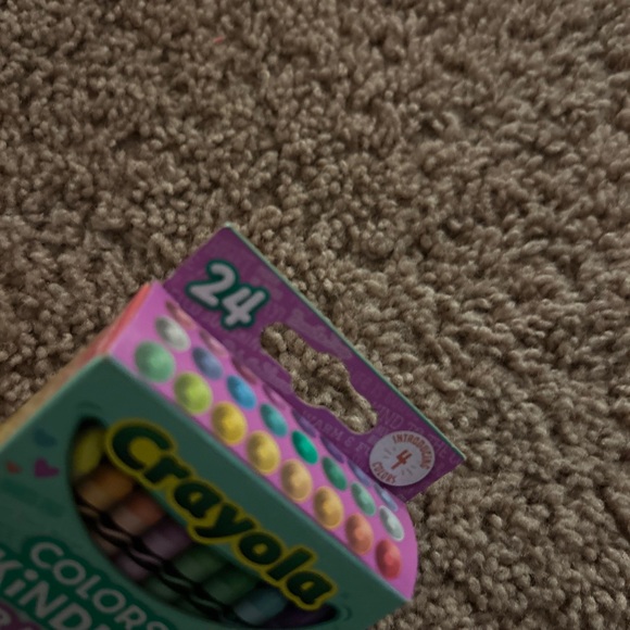 Crayola Colors of Kindness Crayons 🖍️ 24 Box - Picture 5 of 8